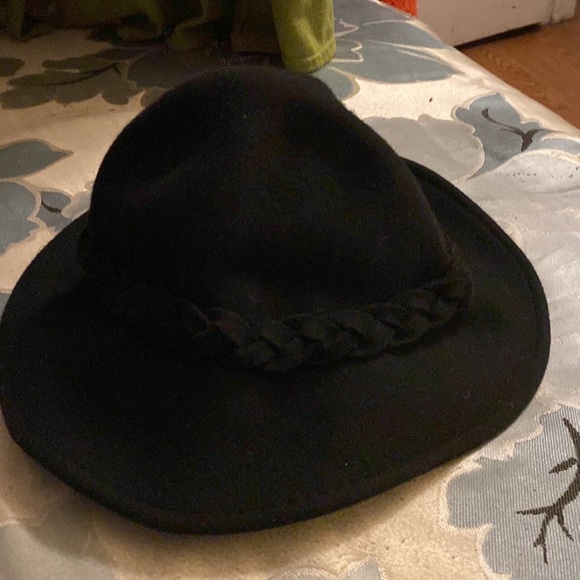 Black winter hat nice style - Picture 7 of 8